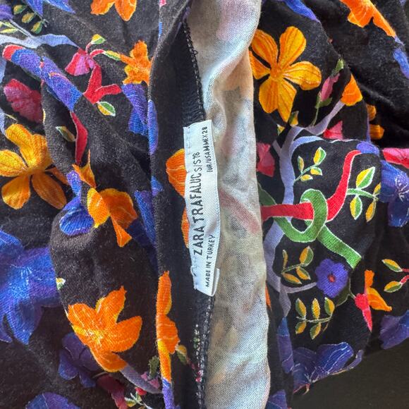 Vibrant Modern Statement: Zara Trafaluc Floral Ruched Mini Dress - Picture 9 of 13